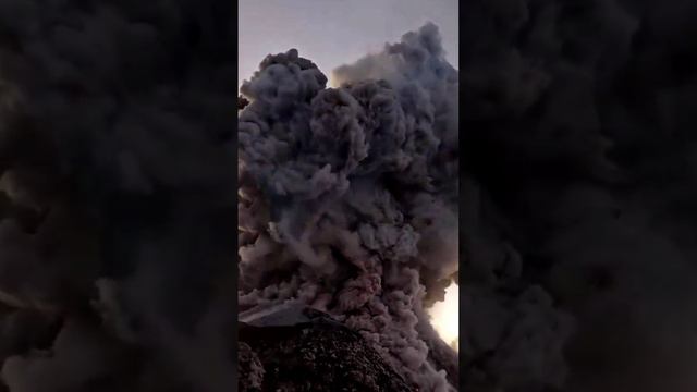 Извержение вулкана Сантьягито в Гватемале май 2024