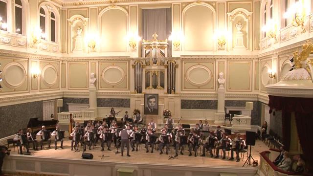 Дирижер. Робот так не сможет в Пекине.