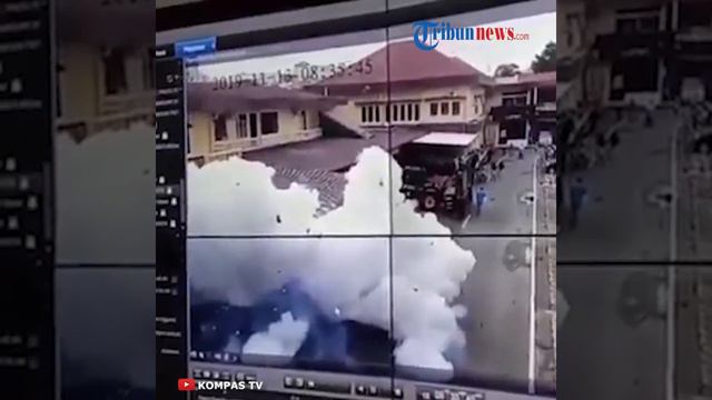 Video Rekaman CCTV Detik-detik Ledakan Bom di Polrestabes Medan, Sosok Pelaku Terekam Jelas