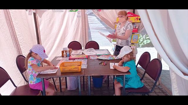 Видеоприглашение в летние парковые библиотеки от МБУК "ЦСДБ г. Брянска"