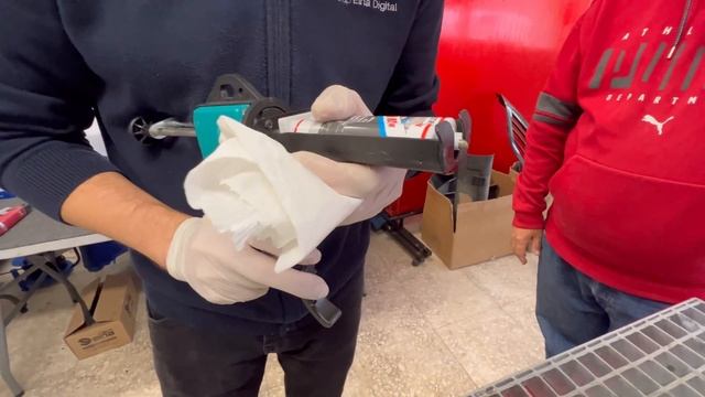 FORMACION EN REPARACION DE PLASTICOS GRAPAS PEGAMENTOS  SOLDADURA . CUAL ES LA MEJOR TECNICA ?