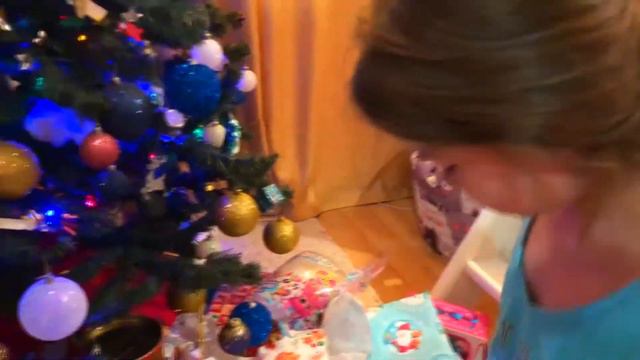 МНОГО ПОДАРКОВ на новый год Даша и её игрушки