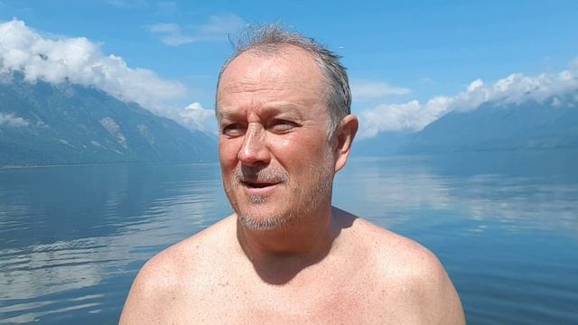 Купание в Телецком озере. Из книги Белуха. Восхождение вглубь себя.