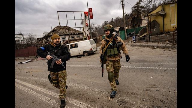 Die Streitkräfte der Ukraine in der Nähe von Charkow trinken, sind lautstark und wollen nach Kiew.