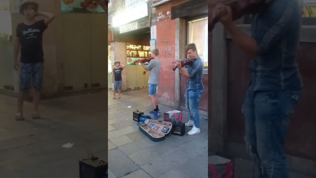 Violin in the street of Venice.
