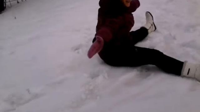 Кувырки в снег! Весело!