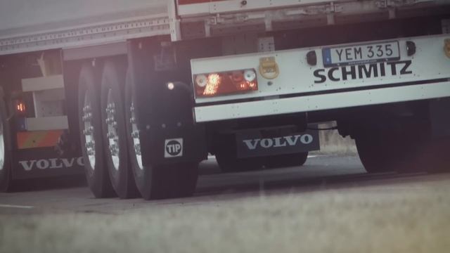 Volvo Trucks - Collision Warning with Emergency Brake even in a curve