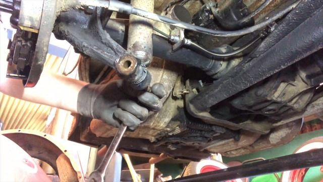 [HOW TO] Replace a stuck rear shock VW Type 1 1965 - MAINDRIVE GARAGE
