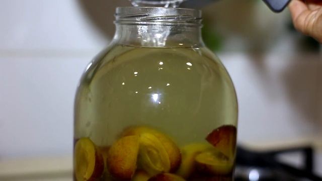 Сливовый компот на зиму. Как закатать сливовый компот? Компот из слив.