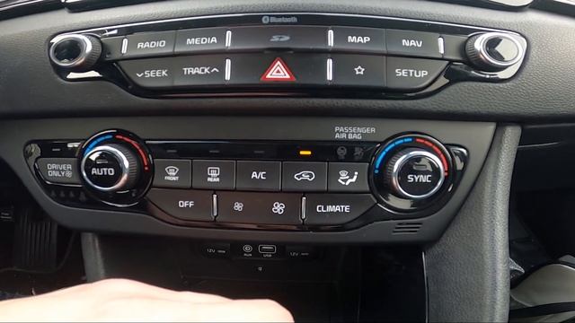 How to Enable or Disable Interior Airflow Circulation in Kia Niro I ( 2016 – 2022 )