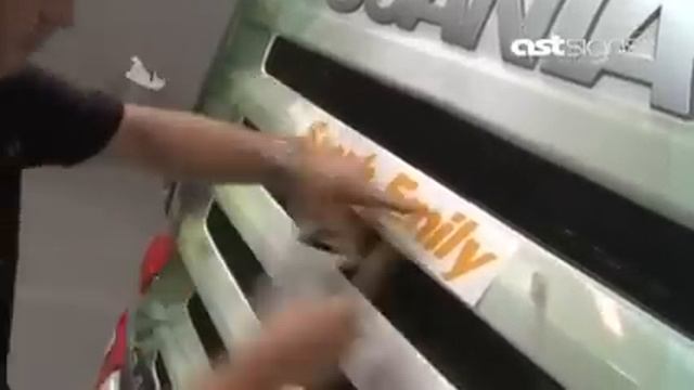 Оклеивание автовинилом грузовика и автомобиля Миникупер