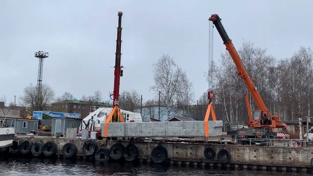 Бетонный понтон спуск