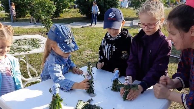Ишимское подворье. Куклы водят хоровод.mp4