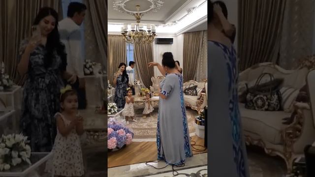 Кушикни зури ! Узбекистонликлар ва мусоффирлар шокда! Kоshikni zori ! Hamma shokda ! 
