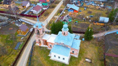 Хотелось бы обратить внимание власть имущих и бизнесменов - помогите пожалуйста восстановить храм!