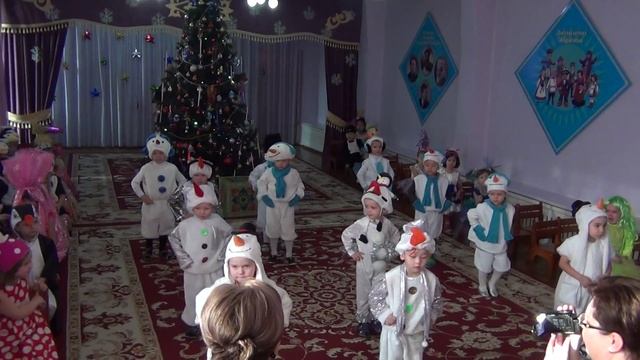 Утренник. Детский сад 39. Средняя группа. Cнеговики