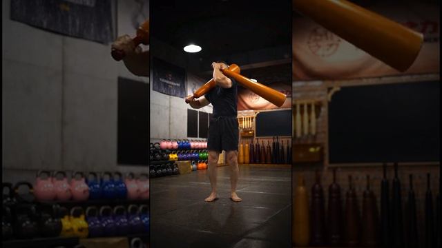 Упражнения с персидскими булавами