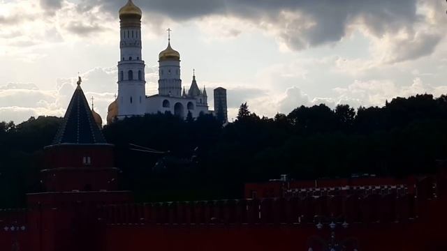 Военные вертолеты в Кремле