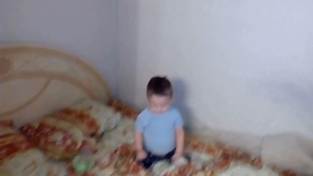 Малыш просыпается!))))