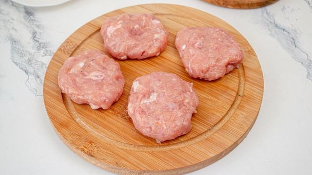Куриные котлеты с сыром в мультиварке