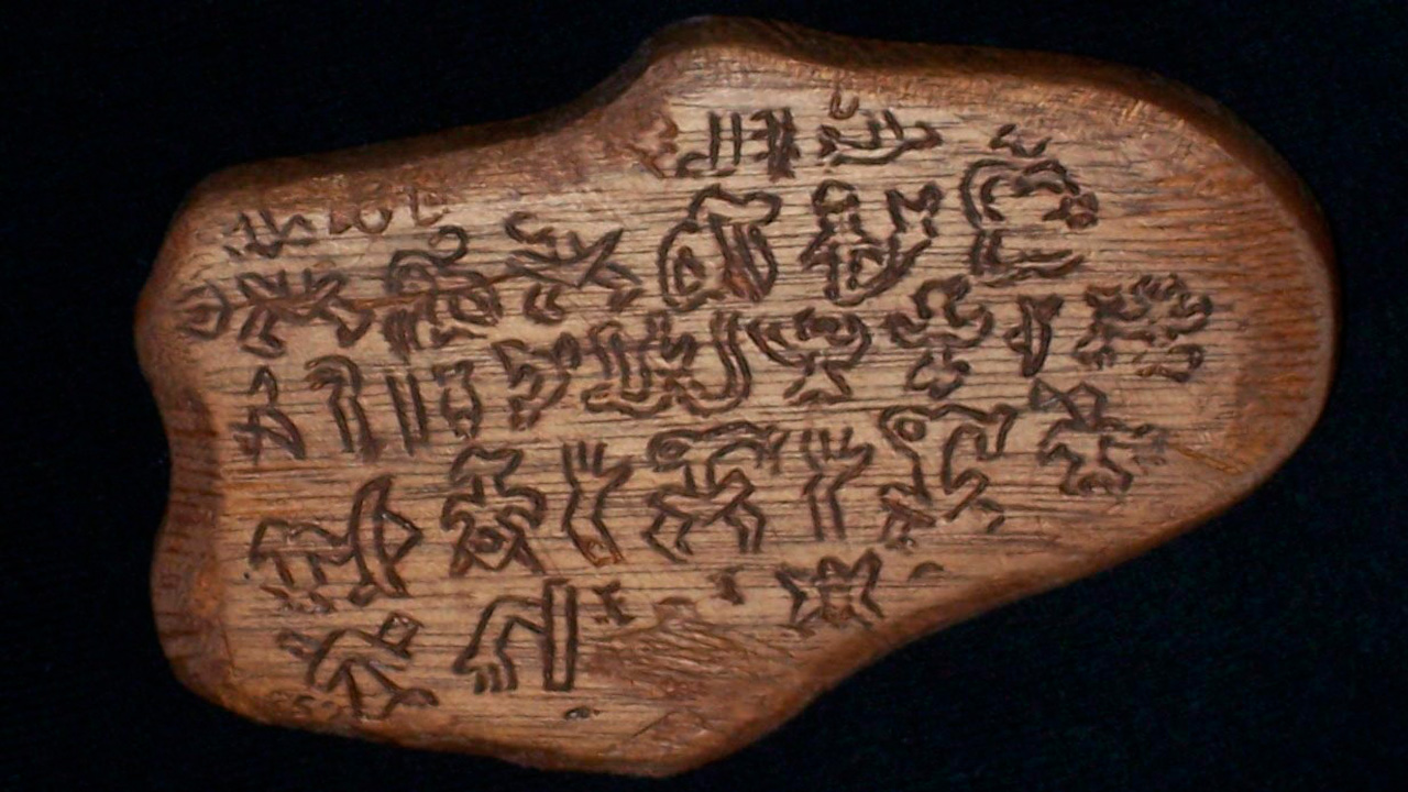 Загадочная письменность острова Пасхи не похожа ни на одну известную систему письма