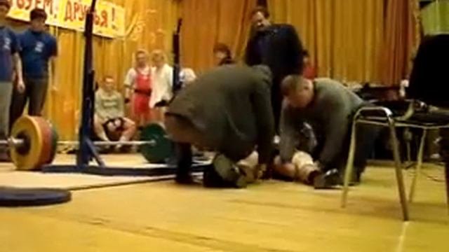 Сломал колено