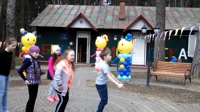 Хорошо Мы были в на даче Чуковского под музыку танцевали Так мы были на даче Чуковского