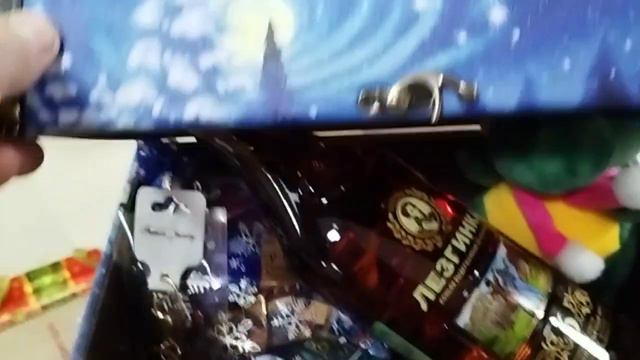 Образец наполненного Новогоднего сундучка большого размера.