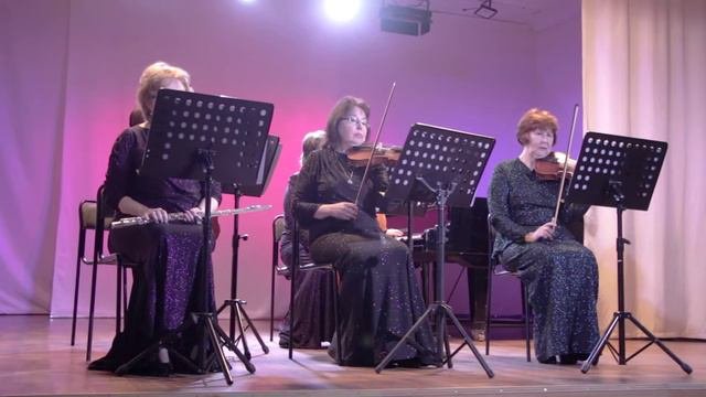 01_В. Моцарт Менуэт исп. Инструментальный ансамбль Менуэт
