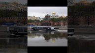 Электрический речной трамвай около Кремля