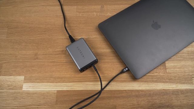 Лучшая настольная зарядка для MacBook iPhone iPad - Satechi Type-C 75W Travel Charger