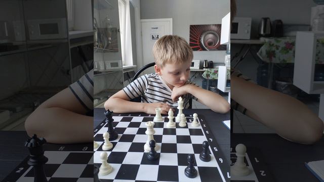 Решаем с учеником Никитой шахматные задачки.♟️#Шахматы

#ШахматныйКлубНаставник