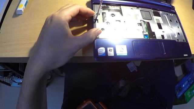 Acer ZG5のmemoryとSSD交換後の組み立てNO2