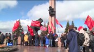 Представители КПРФ возложили цветы к Вечному огню в уфимском Парке Победы