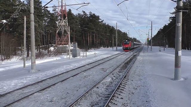 Электровоз ЭП20-017 (ТЧЭ-6) со скорым поездом №063Й/064Й Самара - Санкт-Петербург.