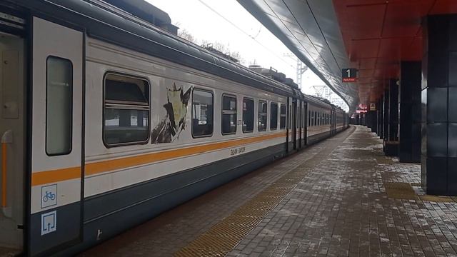 Электропоезд ЭД4М-0493 с сообщением Москва(Киевский-Вокзал)-Апрелевка.