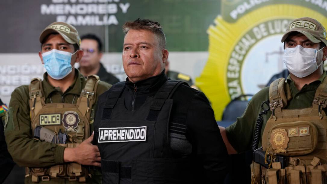 Боливийского генерала Хуана Хосе Суньига взяли под арест за попытку переворота