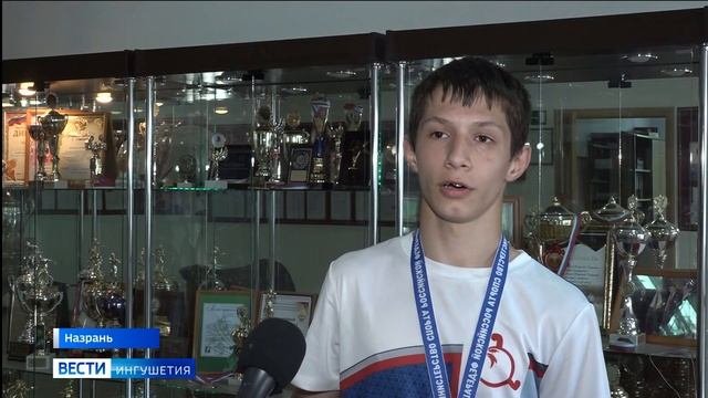 Золотые медали от юных боксеров