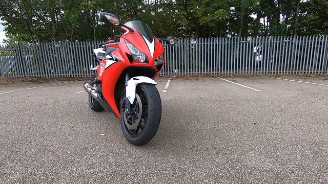 Akrapovic Evolution Exhaust System On Honda CBR1000RR Fireblade 2013 Walkaround And Sound Test