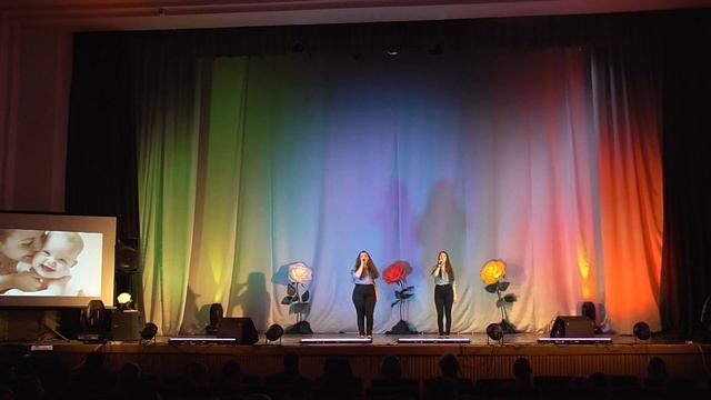 Вокальное объединение "Радуга": Керимова Эмина и Галицина Кристина "Летала да пела"