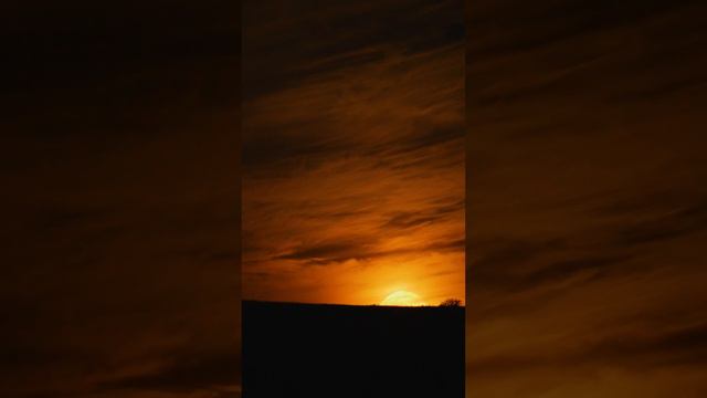Восход Луны над берегом Енисея, Хакасия