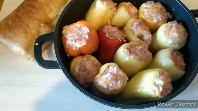 Перцы фаршированные фаршем и кабачками