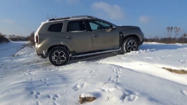 Dacia Duster 4x4 mode in winter: snow, ice,  -15 cold.