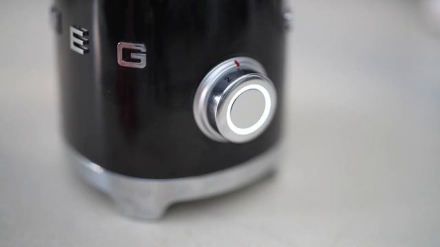 Product Review: Smeg 50s Mini Blender 50s Style Black PBF01BLAU