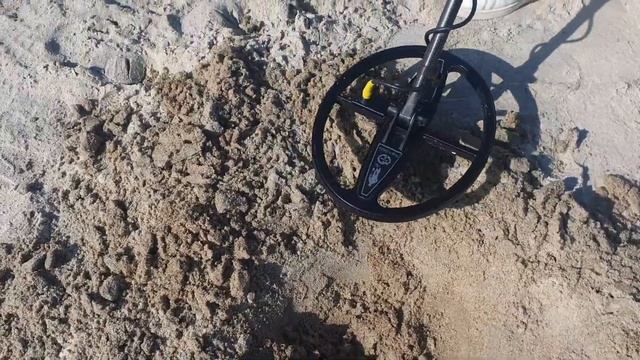 Поиск с металлоискателем на пляже в Одессе! Первое золото...