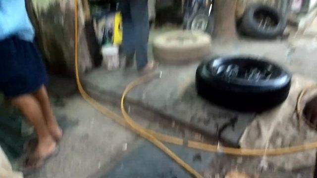 Mahindra Xylo Tyre Change and puncture check
