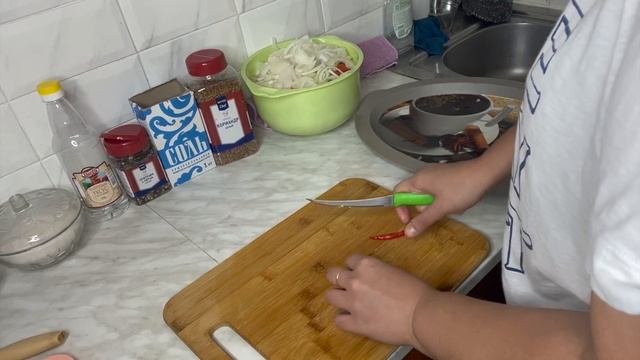 Консервированные помидоры светофор (зелёные, бурые, красные)