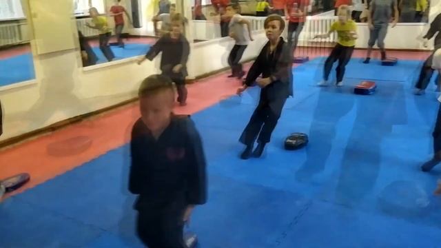 И вот так мы тоже разминаемся
