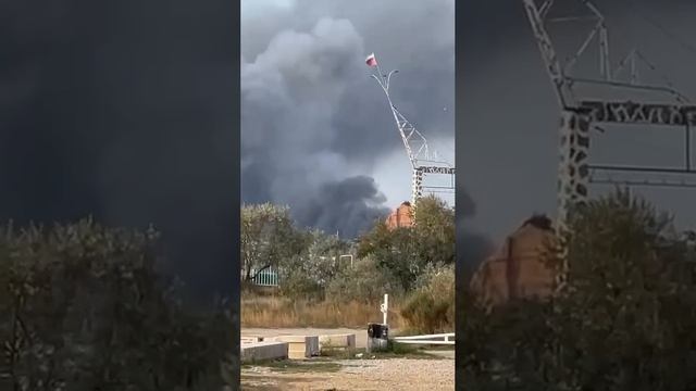 В Крыму горит военный самолет