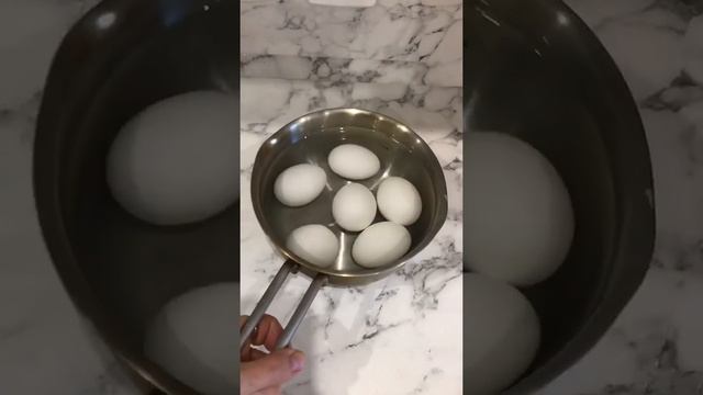 Как легко почистить яйца